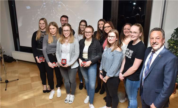 Die Showtanzgruppe des KC Rot Blau Niederbreitbach ist Deutscher Meister in der Kategorie gemischte Formationen Schautanz. Fotos: HEP