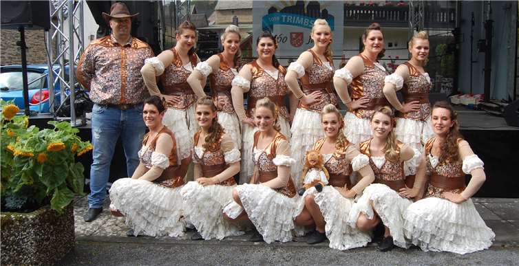3000 Besucher zeigten dem Regen die kalte Schulter Die Showtanzgruppe des TV 1911 Trimbs sorgte für Begeisterungsstürme. Fotos: SK