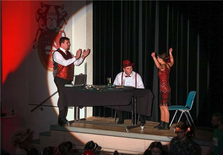 Die Showtanzgruppe des Vereins Akademie erzählte eine schöne Geschichte aus der Casinowelt der 1920er-Jahre.