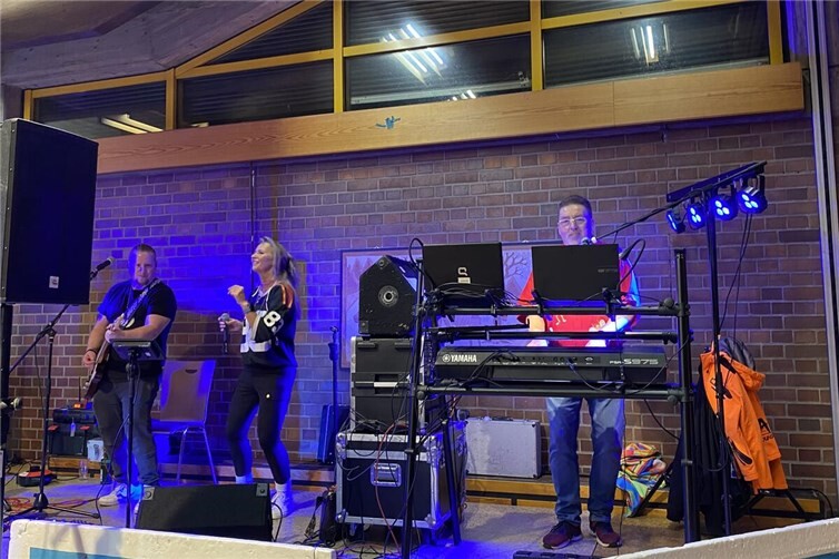Die Showtanzkapelle „SAM“ wird für die Tanzmusik sorgen beim „Kolping Karneval“ im Pfarrzentrum am Europaplatz.Foto: Th. Schneider