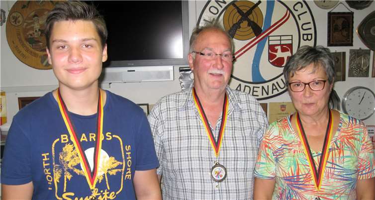 Die Sieger Jonathan Greten, Jürgen Diewald und Vera Hartmann.  Foto: privat