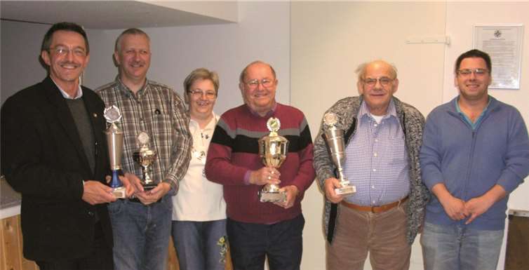 Die Sieger: Rainer Klein, Guido Labonte, Ingrid Mertensacker, Hans Bey, Franz Mertensacker, Olaf Schemeitat. privat