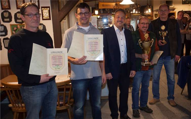 Die Sieger bei den Senioren. Bester Einzelschütze war Herbert Lodde (zweiter von rechts).