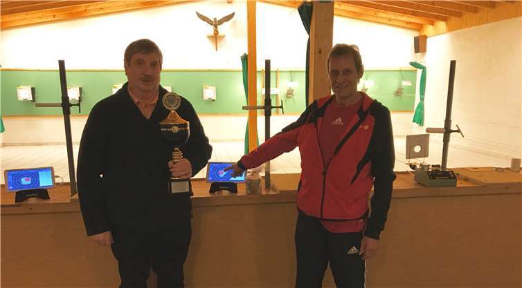 Die Sieger beim LG-A-Pokal-Schießen Frank Schmuck (li) und Dietrich Romich.privat