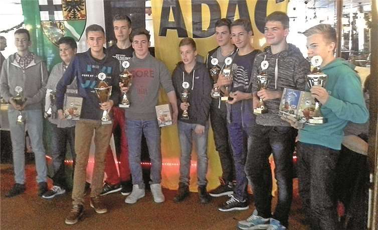 Die Sieger der Altersklasse 4 im Kart-Slalom, mit Kreismeister Lucas Nett, Lars Lietzbach, Kevin Krupp, Justus Gemein, Aaron Löhr und Tim Bethke. privat