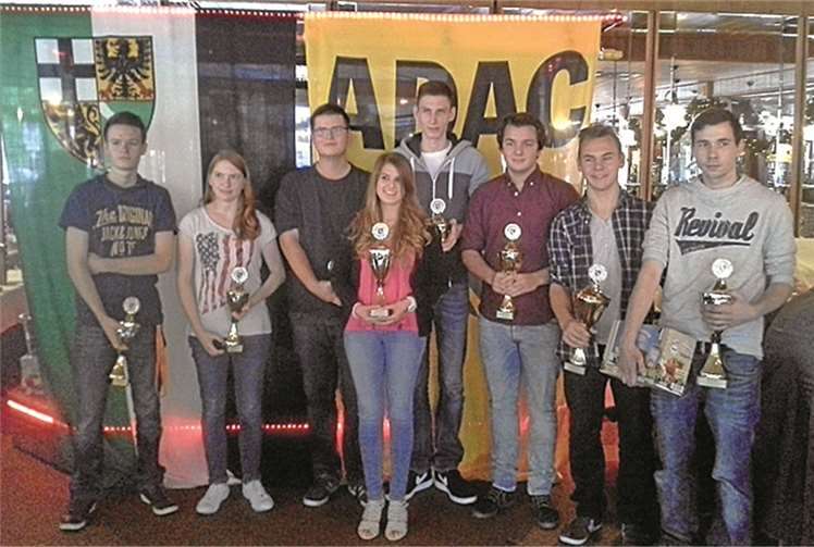 Die Sieger der Altersklasse 5 im Kart-Slalom, mit Benjamin Koch (3. v. l.) und Bruno Klingenberg (ganz rechts). Kreismeister René Bethke nahm nicht an der Veranstaltung teil. Privat