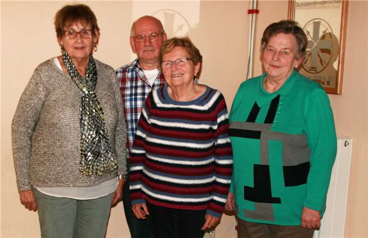 Die Sieger der Frauen: (v.l.) Renate Schneider, Brudermeister Berthold Hohlfeld, Rita Schopp und Christa Milles.