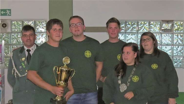 Die Sieger der Wanderketten stellten sich zum Gruppenfoto.privat