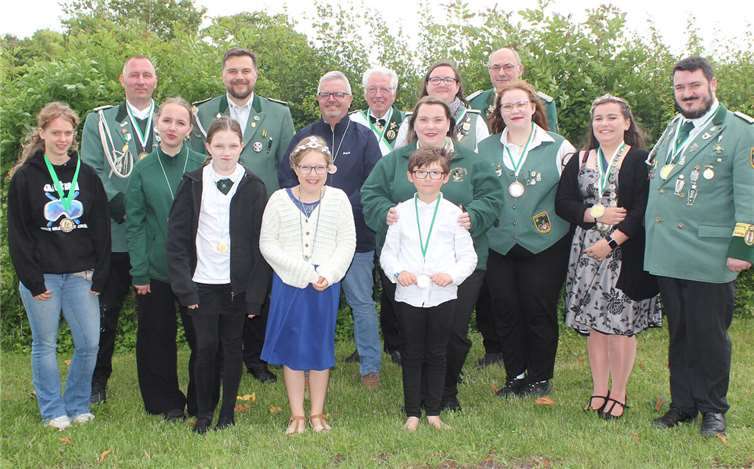 Die Sieger der Wettkämpfe im Blasrohrschießen und Luftgewehrschießen wurden geehrt. Fotos: privat