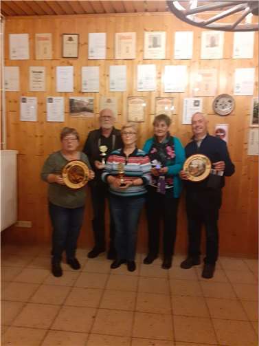 Die Sieger der diesjährigen Senioren Vereinsmeisterschaft (v.l.) Irene Ohlberger, Karl Ohlbergern, Hedwig Hohlfeld, Renate Schneider und Richard Schneider.  Foto: privat