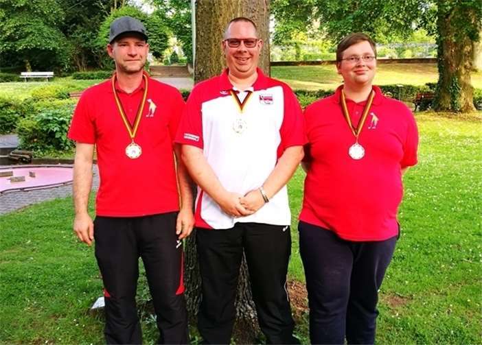 Die Sieger des 2. Ranglistenpieltag des MRP im Minigolf: (v.li.) Stephan v.d. Pütten (3. Platz), Markus Zender (1. Platz) und Marcel Laux (2. Platz). privat