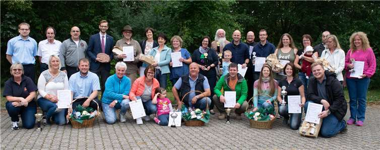 Die Sieger des 41. Verbandsgemeinde-Pokalschießen 2018 mit Verbandsgemeinde-Bürgermeister Ulrich Richter-Hopprich und Vertretern der Schützengesellschaft St. Sebastianus Montabaur. privat