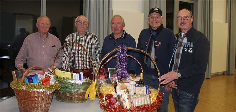 Die Sieger des Abends freuten sich über Präsentkörbe.