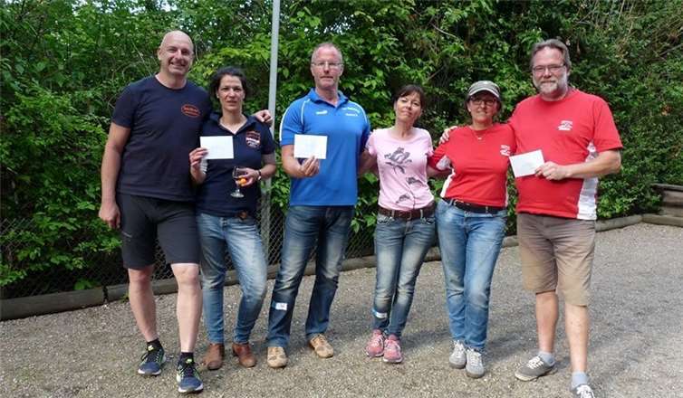 Die Sieger des Boule-Mixte-Cup-2017, in der Mitte Manfred und Beate Borchard vom TuS Niederberg.privat
