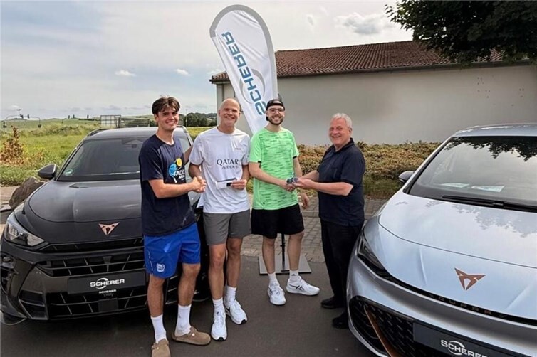 Die Sieger des Cupra-Scherer-Cups in der Padelarena Mendig: Marius Ucke & Dominic Mallmann mit Jesper Schlich und Rudi Giering.