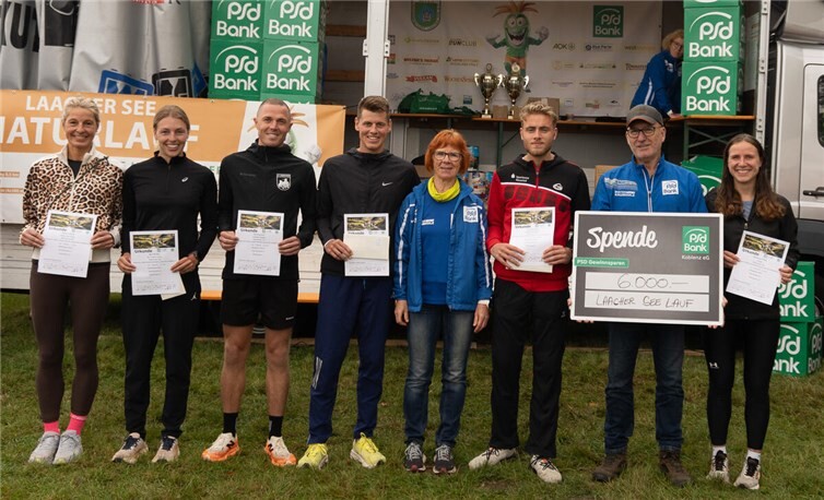 Die Sieger des Hauptlaufes über 8,5km freuten sich ebenso über ihre Auszeichnungen wie die LG Laacher See über die Spende in Höhe von 6.000e von der PSD Bank.  Fotos: privat
