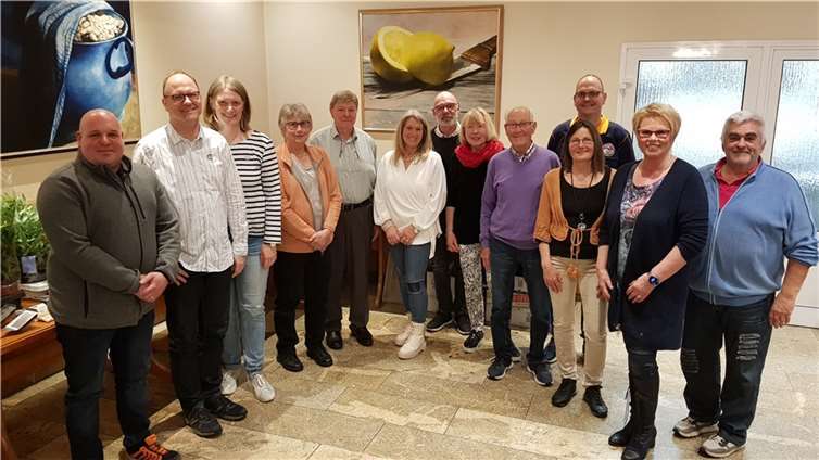 Die Sieger des Mülheim-Kärlicher Garten- und Blumenschmuckwettbewerbs wurden im Rahmen einer Mitgliederversammlung des Obst- und Gartenbau-Vereins Mülheim bekanntgegeben und geehrt. Fotos: KH