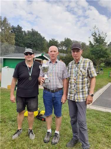 Die Sieger des Turniers: v.li. Hubert Hinz, Rainer Schepers und Klaus Kohl. Quelle: TV Bassenheim