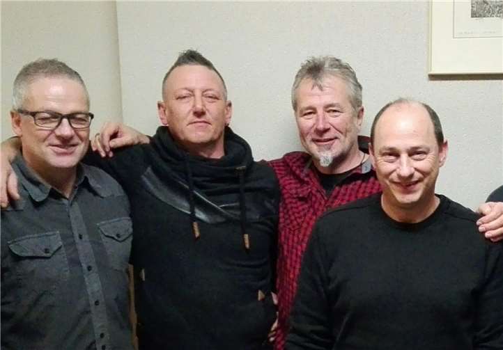 Die Sieger des Turniers (v.l.n.r.): Frank Bierbrauer, Michael Link, Jürgen Schneider, Thomas Kurz, Armin Baum, Horst Puderbach.privat