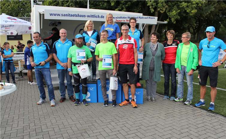 Die Sieger des VG Cups 2018 mit den ausrichtenden Vereinen und Schirmherr Fred Pretz.privat