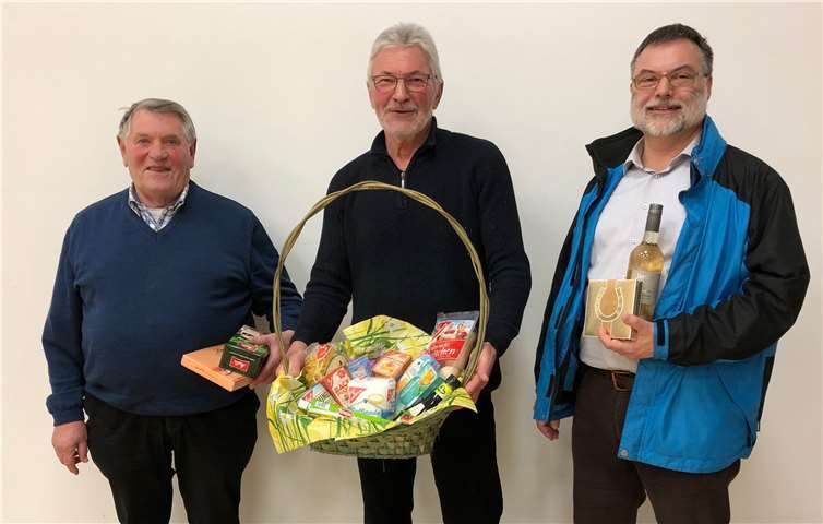 Die Sieger des letzten Turniers freuen sich (v.l.): . Toni Schmickler, Josef Wichterich, Dieter Fredel. Foto: privat