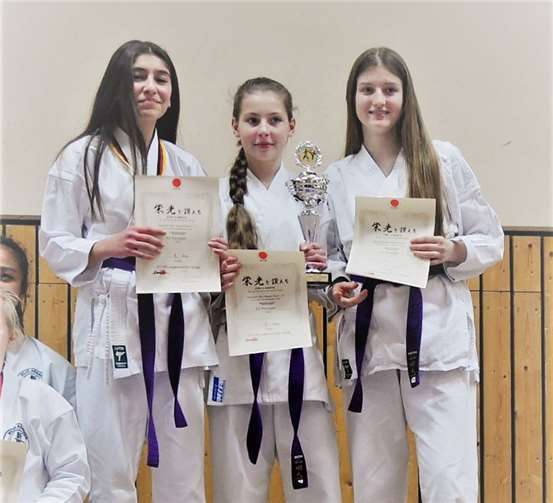 Die Sieger in der Disziplin Kata Team.