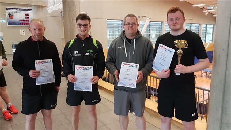 Die Sieger mit dem Kreispokal. Foto: privat