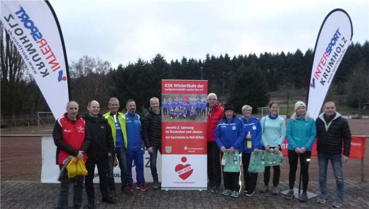 Die Sieger mit den Ehrengästen (v. l.): Robert Gotto, Stefan Zepp, Albert Mendritzki, Guido Werner, Jens Lichtenberg, Peter Schlich, Marita Fronnert, Alexandra Gerz, Nicole Riedling, Beatrice Kussinger und Erich Schlich. Fotos: privat