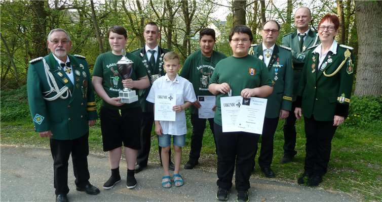 Die Sieger und Mitglieder des Vorstandes.  privat