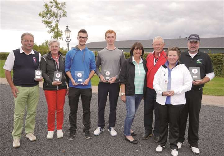 Die Sieger und Platzierten der Clubmeisterschaft des GC Cochem/Mosel: v.l.n.r. Reinhard Lohn, Andrea Dutschke, Niclas Moser, Maximilian Friderichs, Mechthild Laux, Fred Weiß, Dr. Ulrike Wagner und Jürgen Leyendecker. Es fehlt Frank Schubert.privat