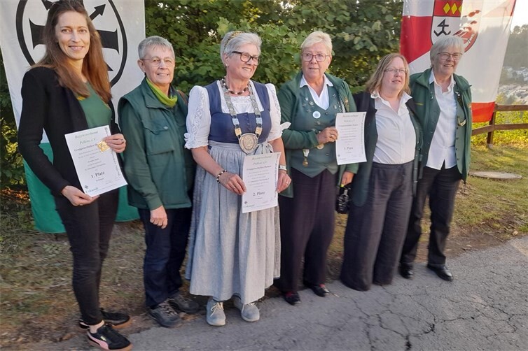 Die Sieger vlnr: Jennifer Junk, Christel Reußner, Edeltraud Eckhard, Gudrun Borchert, Bianca und Renate Osiecki