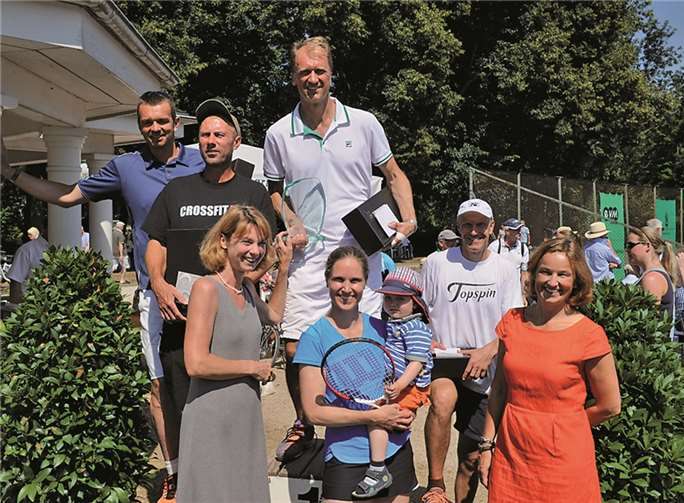 Die Siegerehrung: Die Besten kamen aufs Treppchen. FIX