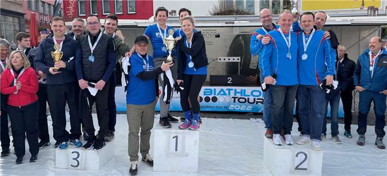 Die Siegerehrung der Biathlon-Stadtmeisterschaft: 1. Platz: die Volksbank RheinAhrEifel eG, 2. Platz: die Schlags Apotheke und 3. Platz die MY Gemeinschaft.  Fotos: BS