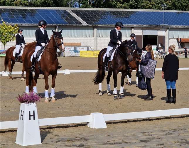 Die Siegerehrung der Dressur. Fotos: privat