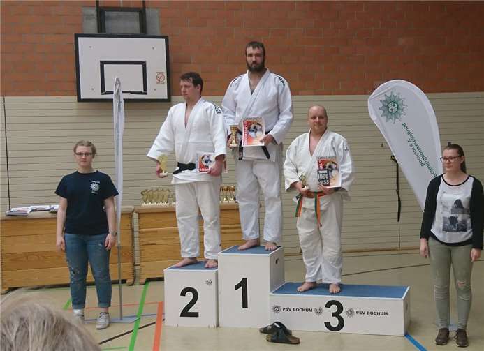 Die Siegerehrung der M1 + 90 kg mit Thomas Trimborn auf dem ersten Platz. Foto: privat
