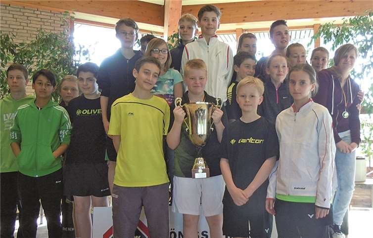 Die Siegerehrung des Vorjahres mit den Siegern vom 1. BC Beuel. privat