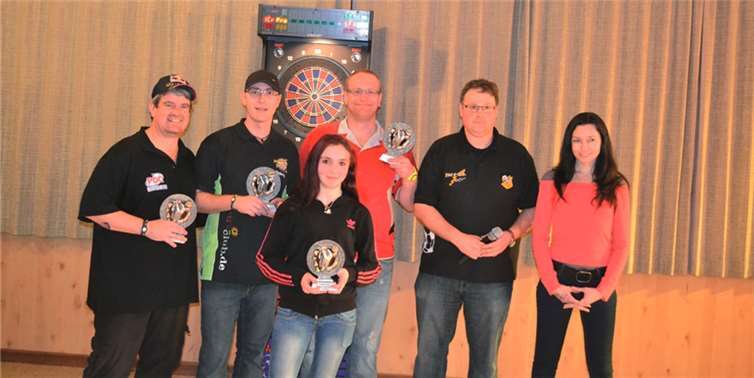 Die Siegerehrung (v.li.): Michael Wertenbach, Stefan Nilles, Iris Braun, Thomas Fischer, Oliver Görgen und Jasmin Heinzelmann. Es fehlt Eduard Aigner. privat