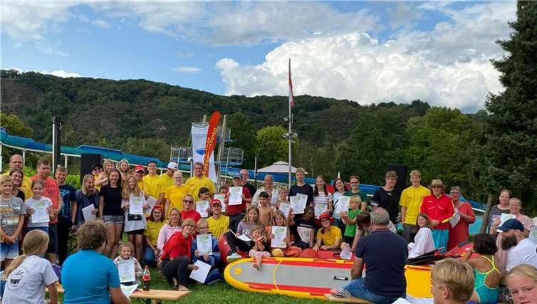 Die Siegerehrung wurde von Kevin Wassong durchgeführt.  Foto: z