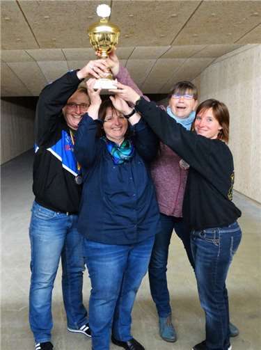 Die Siegerinnen Kreis 115 : Tanja Ries, Kreisdamenleiterin Petra Klein, Regina Paul und Nadine Groh (v.l.). Kristina Steeg fehlt.