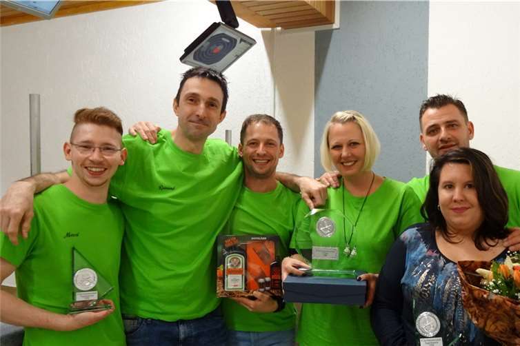 Die Siegermannschaft „Reimund & Friends“ mit den Tagesbesten Stella Röser und Marcel Blätter. privat