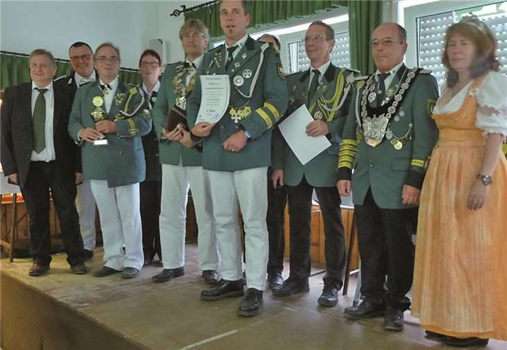 Die Siegermannschaft aus Kottenheim mit den Schützen Albert Schäfer, Jörg Steffes, Michael Haupt und Johannes Nell freut sich über ihren Erfolg. privat