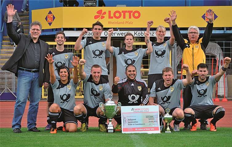 Die Siegermannschaft der Deutschen Post AG mit Manfred Meder von Lotto Rheinland-Pfalz (l.).privat