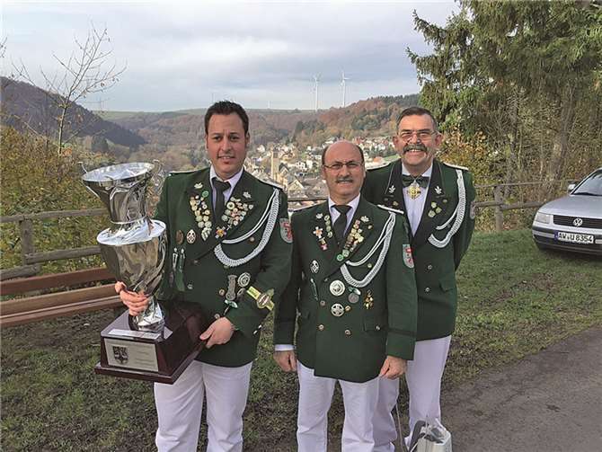 Die Siegermannschaft mit Carlo Rausch, Edi Rausch und Heinz Breil. privat