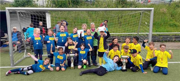 Die Siegermannschaften aus Flerzheim. Foto: privat
