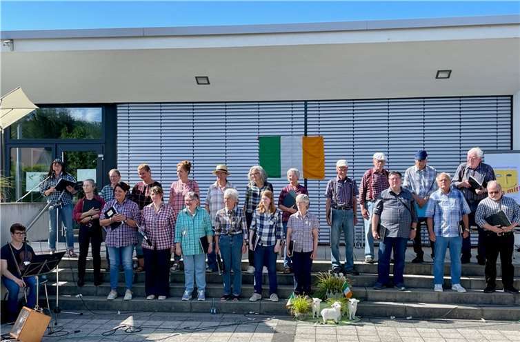 Die Singgemeinschaft Urbar präsentierte das Programm „Lieder von der grünen Insel“.  Fotos: privat