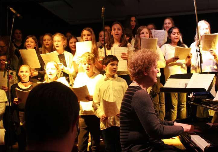 Die Singklasse sechs, wurde von Iris Flögerhöfer geleitet.