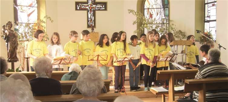 Die Singschwalben besuchten die Senioren des Altenheims St. Vinzenz.privat
