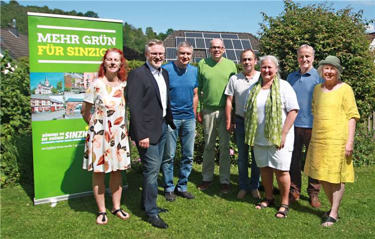 Die Sinziger Fraktion von Bündnis 90/Die Grünen (v.l.): Dr. Natalie Wendisch, Ralf Urban, Berthold Nechterschen, Hardy Rehmann, Martin Ruch, Claudia Thelen, Klaus Hahn und Ursula Schwarz.Foto: privat