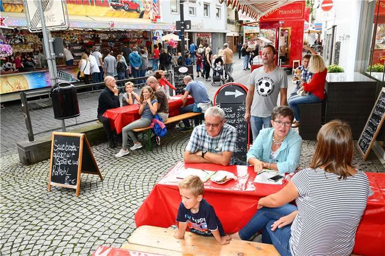 Die Sinziger Gastromen und Lebensmittelbetriebe lockten mit besonderen Angeboten.