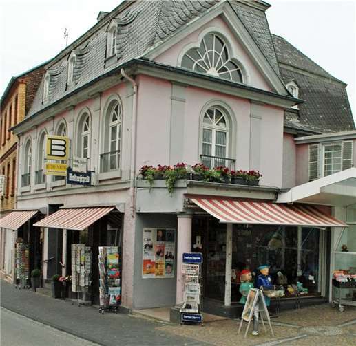 Die Sinziger Innenstadt wird durch einen Neubau belebt. Archiv